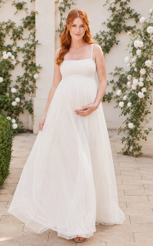 Vestido de novia premamá con escote cuadrado y tirantes finos, sencillo, estilo jardín.
