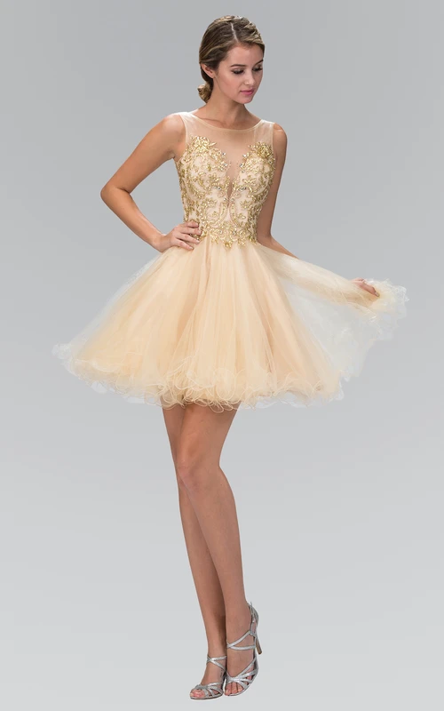 Robe courte trapèze en tulle sans manches à encolure bateau, ornée de perles et de volants