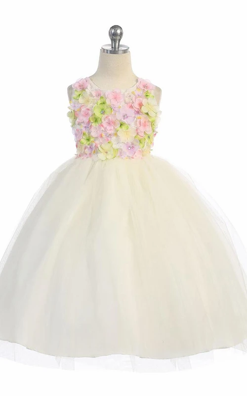 Robe de demoiselle d'honneur en tulle et sequins à fleurs avec ceinture.