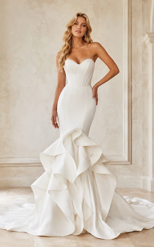 Vestido de novia sencillo, largo hasta el suelo, sin mangas, para ceremonia formal, con escote corazón y corte sirena/trompeta.