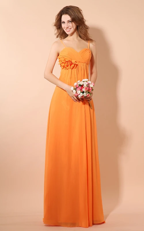 Vestido imperio de gasa con fruncido cruzado y fruncido