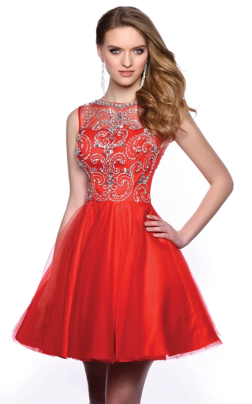 Vestido corto de tul de corte A para fiesta de graduación con corpiño brillante adornado.
