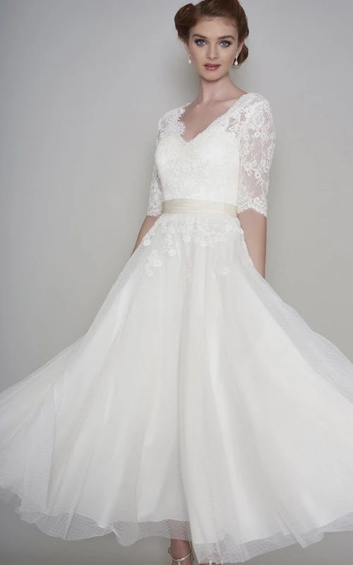 Einfaches kurzes Brautkleid aus Spitze und Organza mit halben Ärmeln und Applikationen, knöchellang, mit Applikationen