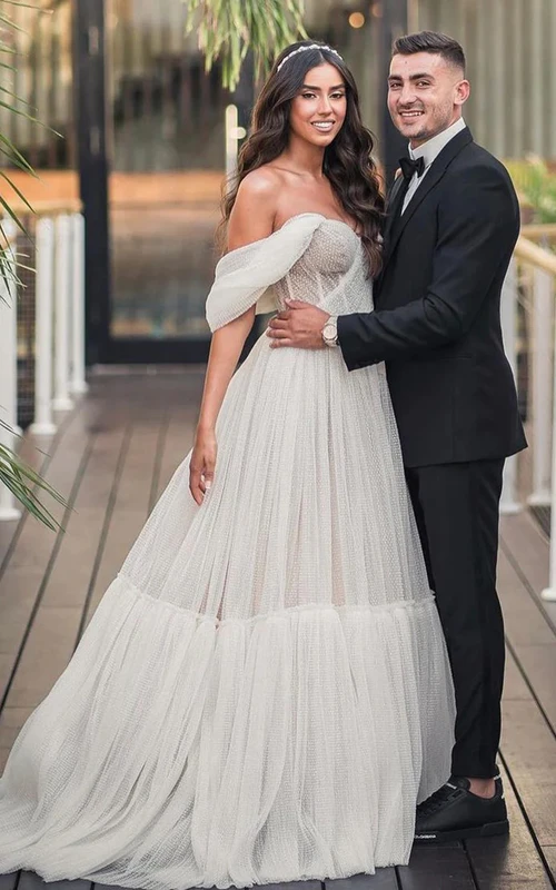 Modernes schulterfreies Tüll-Brautkleid mit Stufenrock
