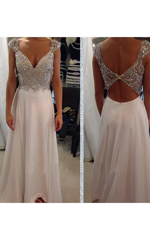 Vestidos largos de gasa sin mangas con escote en V y detalles de pedrería, corte en A.