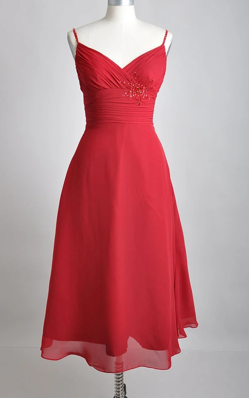 Robe de demoiselle d'honneur bleu sarcelle en mousseline, coupe trapèze, col en V, longueur thé et fines bretelles spaghetti