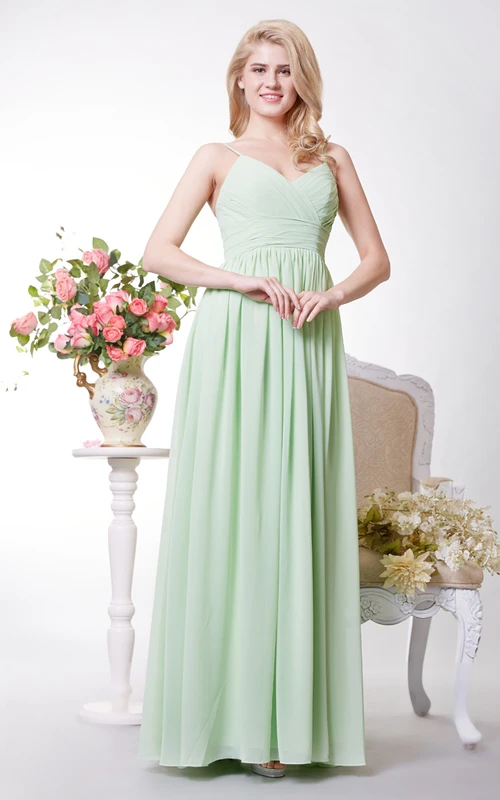 Robe de soirée sexy en mousseline plissée à col V et coupe trapèze