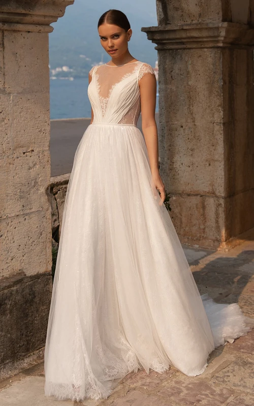 Vestido de novia sexy de corte A con cola de tul y fruncido