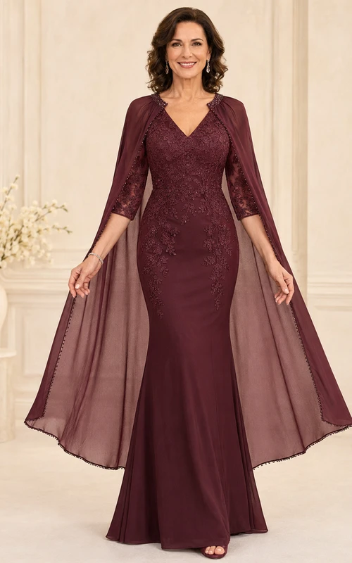 Romantisches, bodenlanges, burgunderrotes Trompetenkleid aus Spitze für die Mutter der Braut mit V-Ausschnitt, Dreiviertelärmeln mit Illusionseffekt, langem Cape und Schleppe.