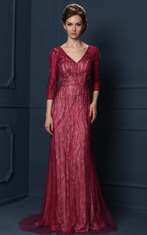 Robe de mère de la mariée en tulle à col en V orné de perles, manches 3-4 et traîne.