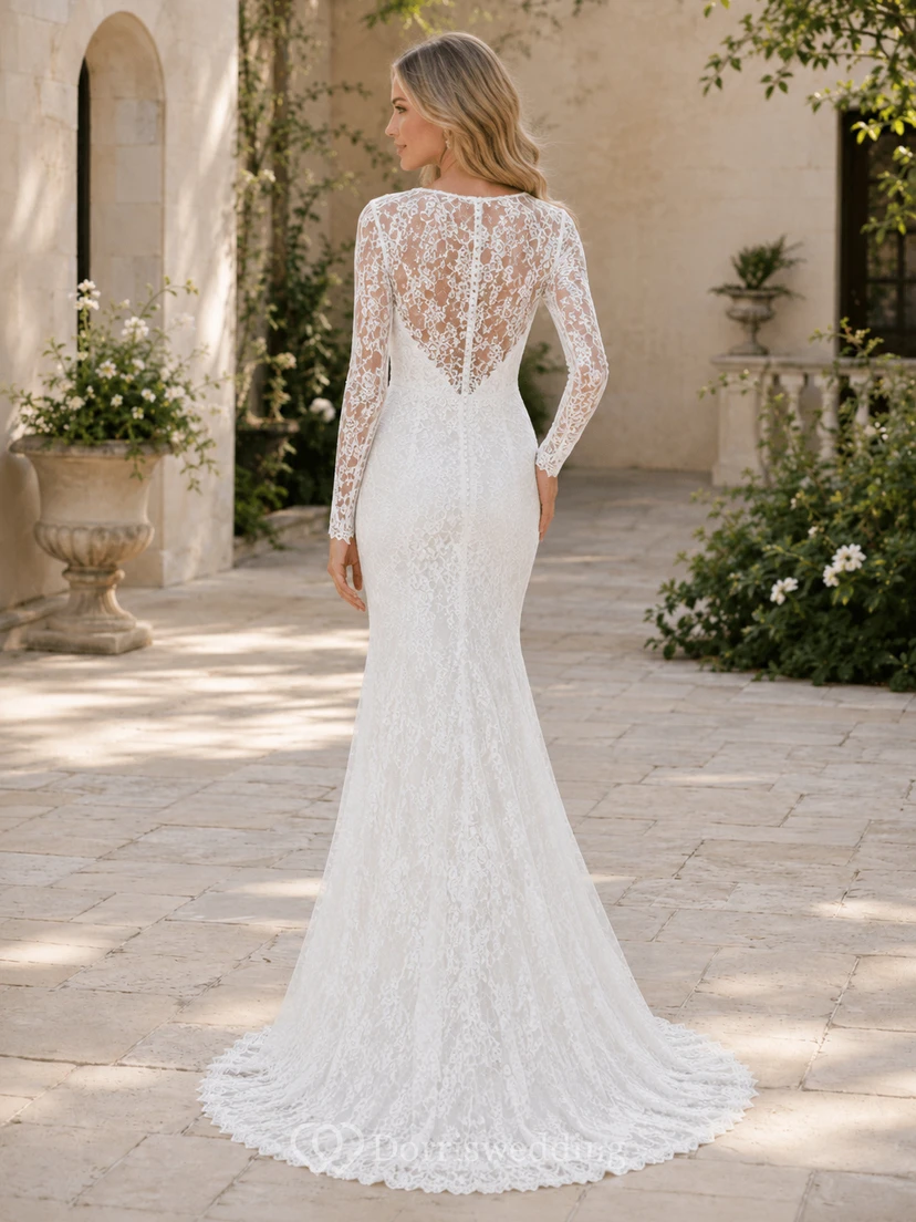 Robe de mariée sirène romantique à manches longues en dentelle et décolleté bateau view 2