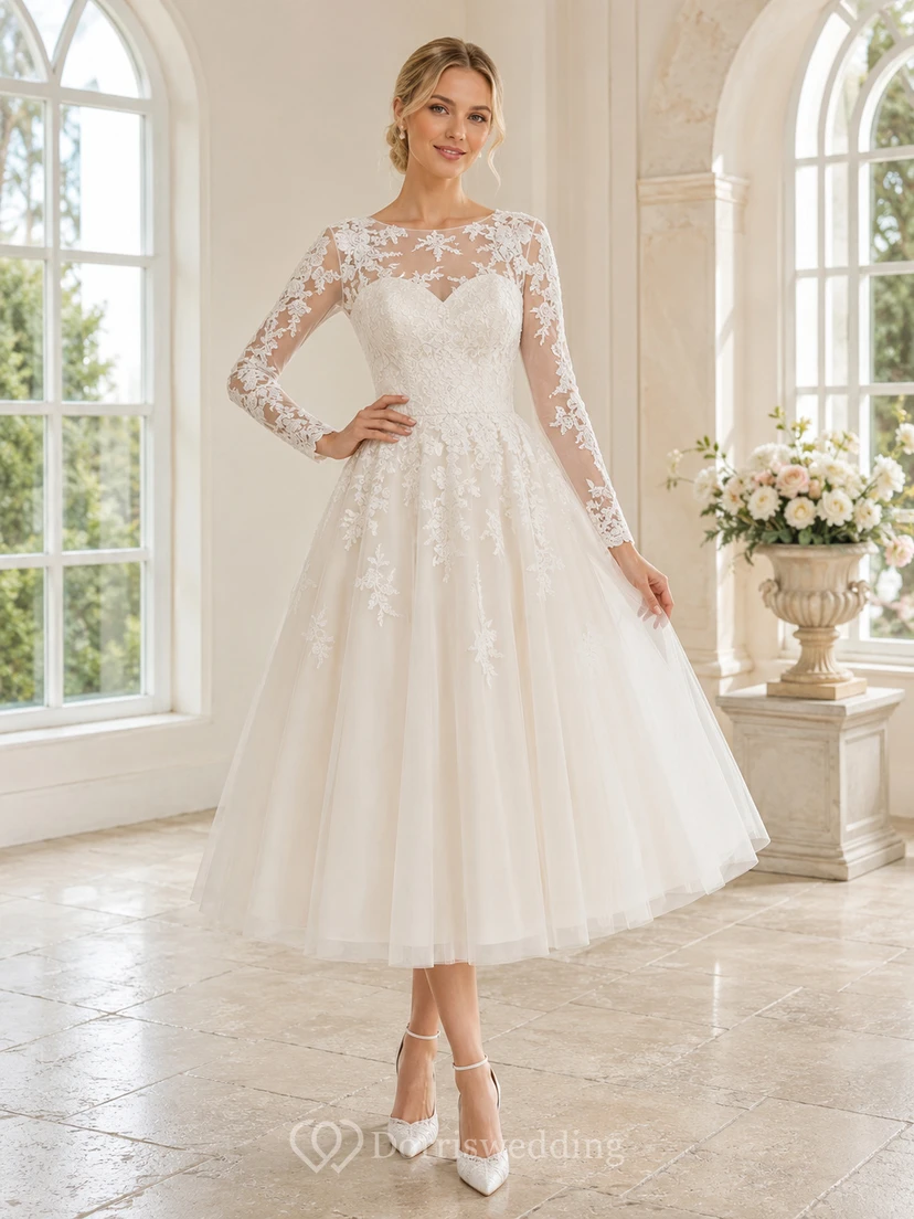 Vestido de novia modesto de encaje con mangas largas ilusión y escote barco, estilo vintage, largo hasta la rodilla.