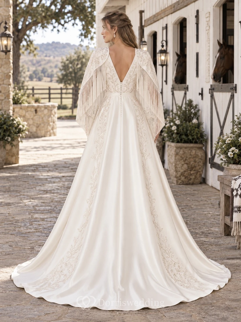 Vestido de novia de satén estilo bohemio campestre con escote en V y corte en A, bordes de hojas bordadas y capa con flecos. view 2