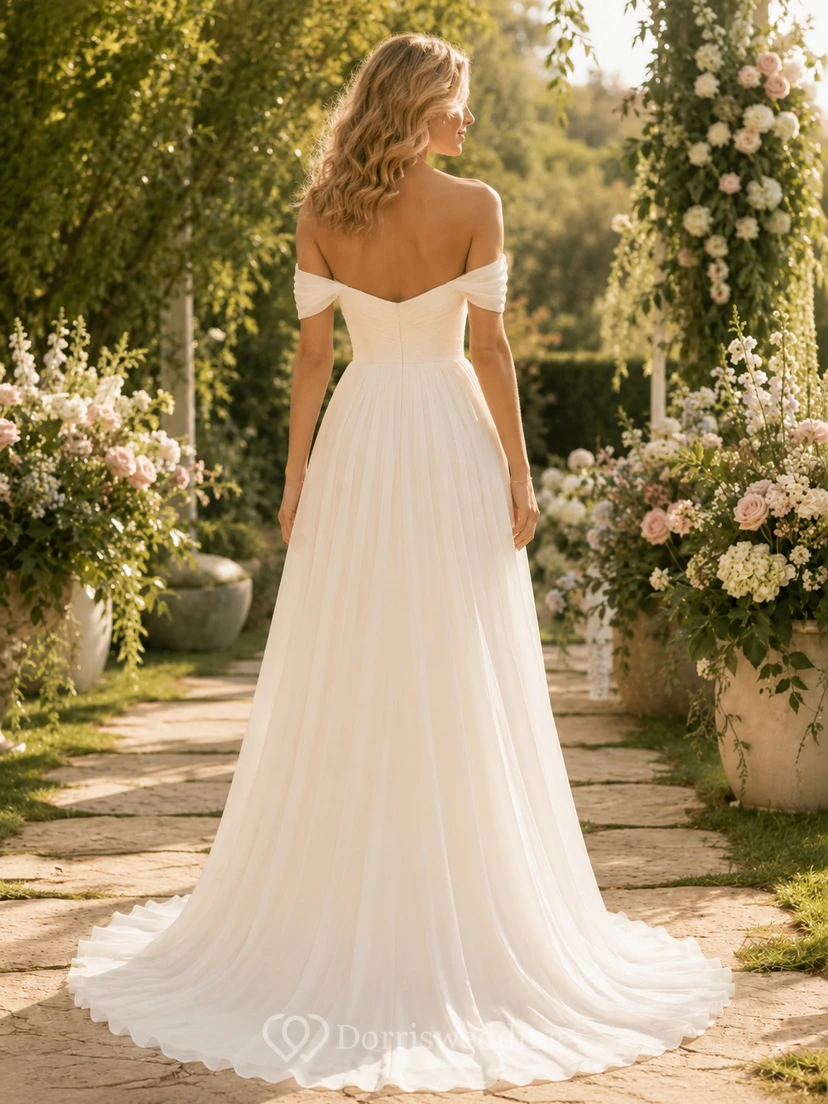 Robe de mariée en tulle et dentelle de plage, coupe trapèze, bretelles spaghetti, traîne et dos nu view 2