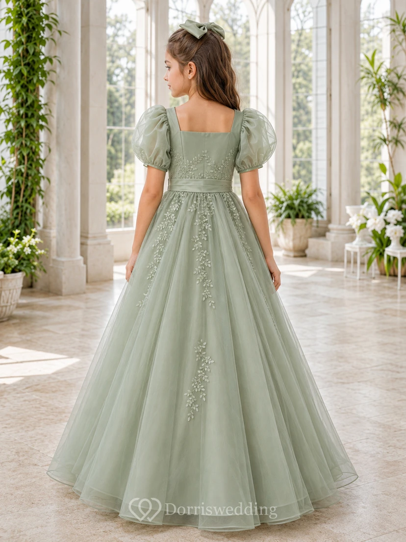 Robe de demoiselle d'honneur en dentelle sauge et tulle, coupe trapèze, col rond, longueur au sol view 2
