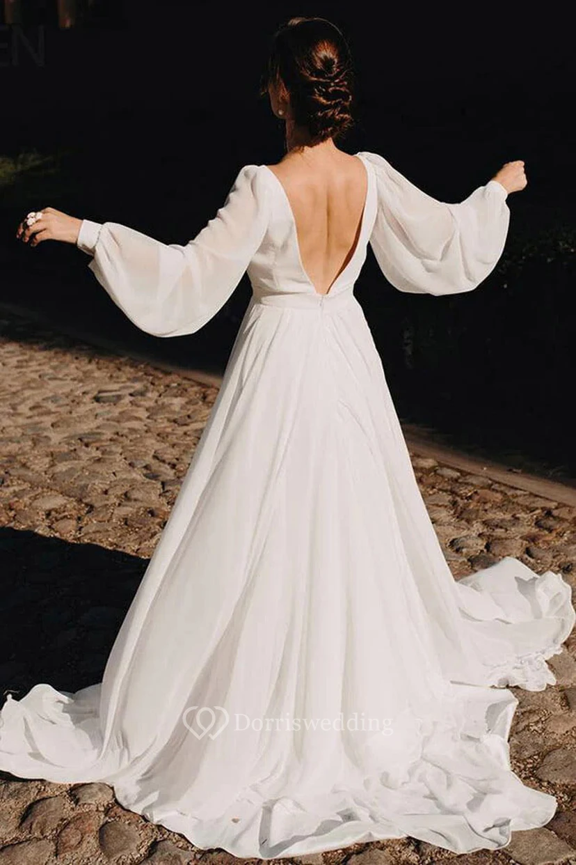 Robe de mariée unie à manches longues et dos nu plongeant en V, effet illusion simple view 2