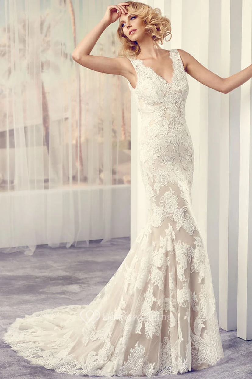 Maxi V-Neck Appliqued Lace Vintage Wedding Dress With Court Train And V Back