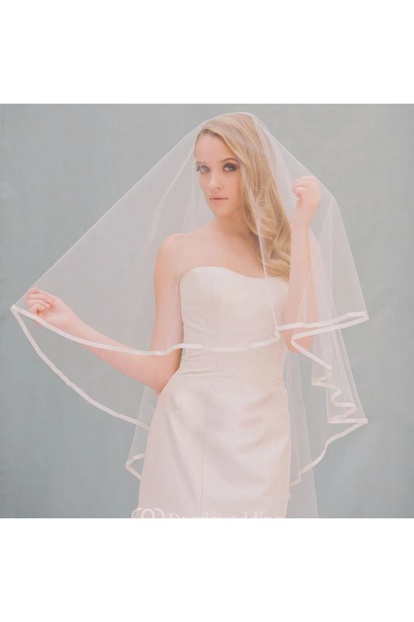 Medium And Short Single-layer Simple Wedding Veil view 3
