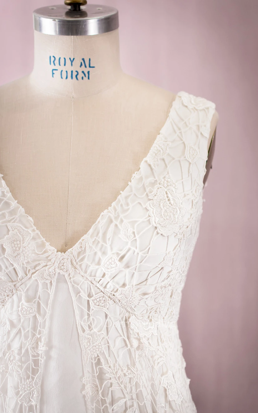 Delicated V Back V-Neck Vintage Floor-Length Dress view 3