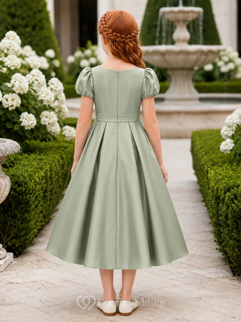 Robe moderne mi-longue trapèze en satin sauge, manches bouffantes, col carré, style demoiselle d'honneur view 2