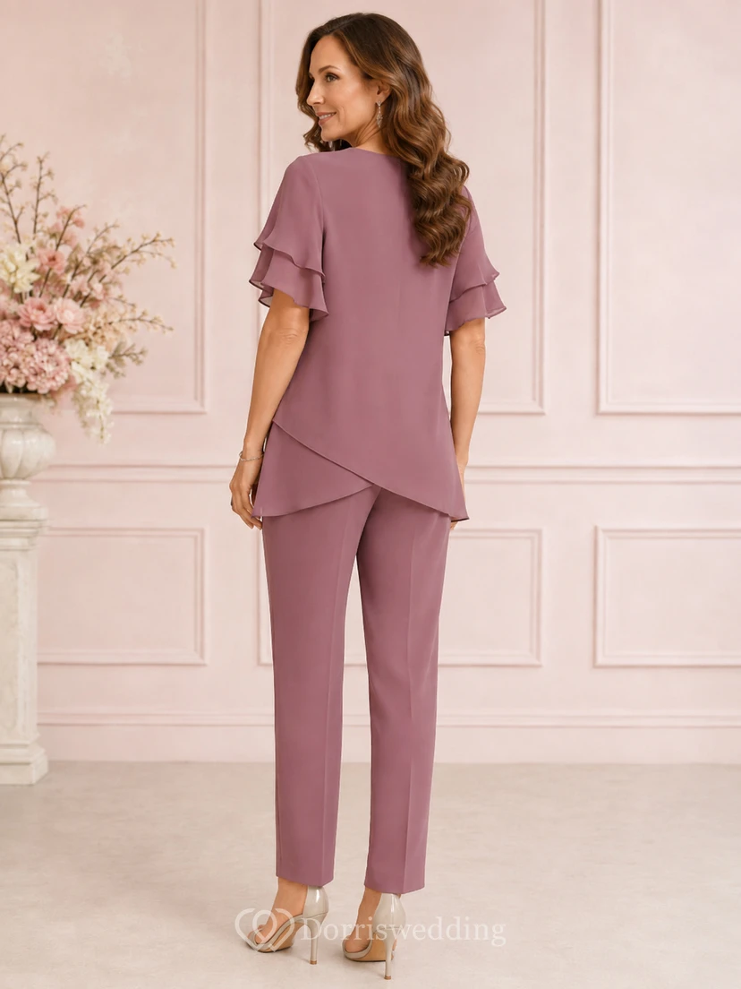 Vintage-Mauve-farbener, romantischer Hosenanzug mit V-Ausschnitt, gestuften Rüschenärmeln, asymmetrischem Schnitt und Knöchellänge – perfekt für die Mutter der Braut. view 2