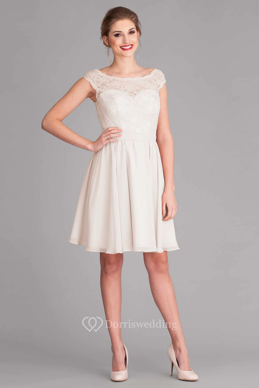 Robe de mariée en dentelle à manches courtes et décolleté rond, longueur genou