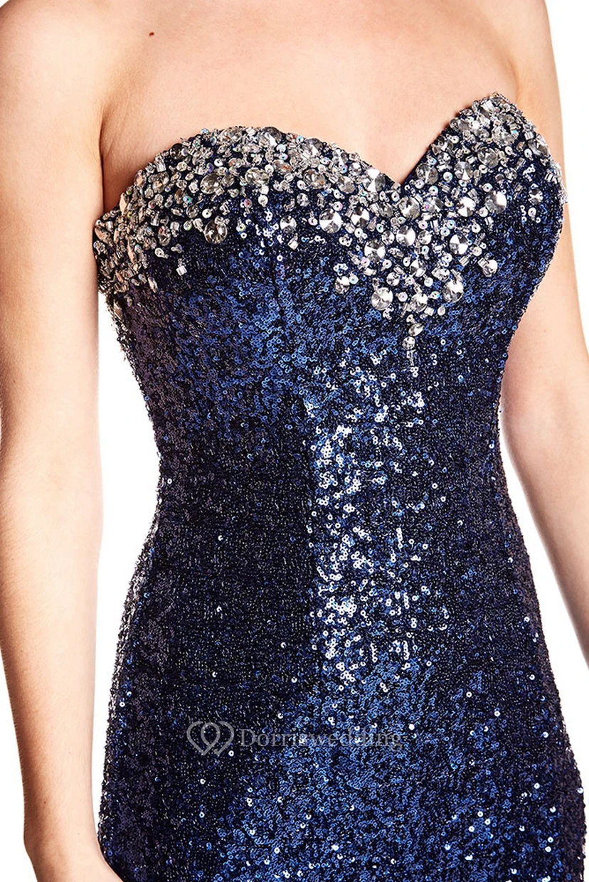 Robe de bal sans manches à sequins et décolleté en cœur fendu sur le devant view 3