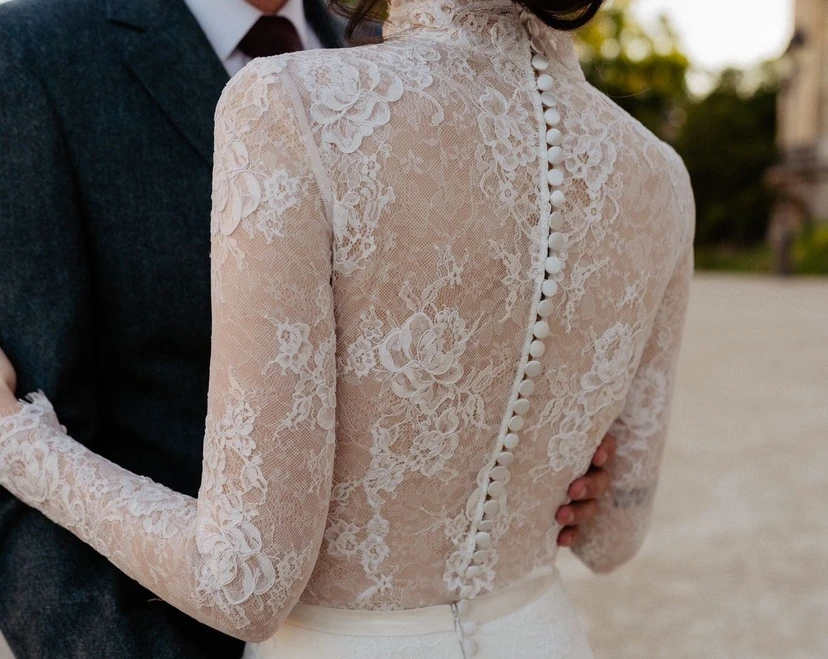 Vestido de novia ajustado de encaje con mangas largas | Body de novia de encaje view 10