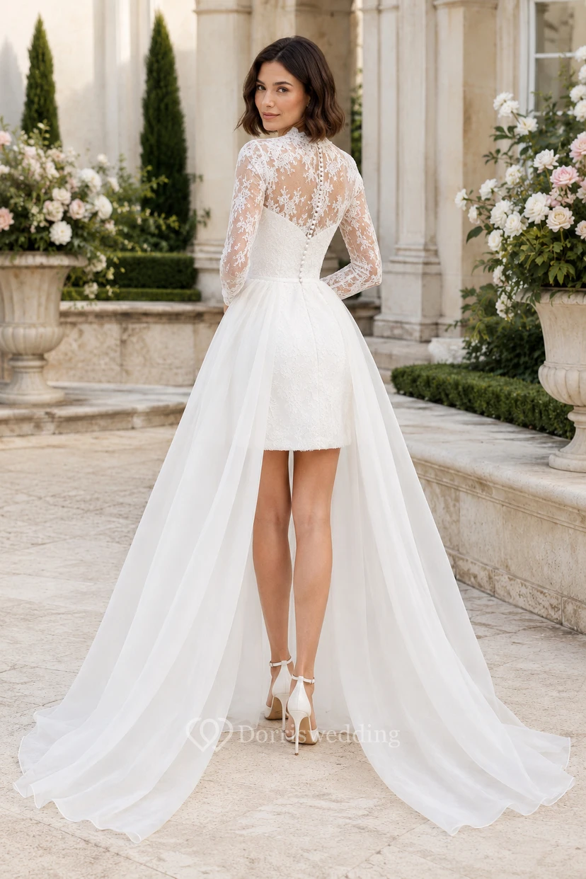 Robe de mariée courte en dentelle à manches longues avec traîne en tulle amovible view 2