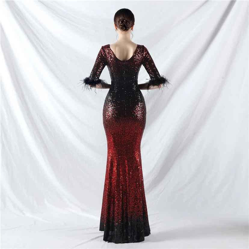 Robe de soirée artisanale à manches longues ornée de plumes d'autruche et de perles dégradées view 16