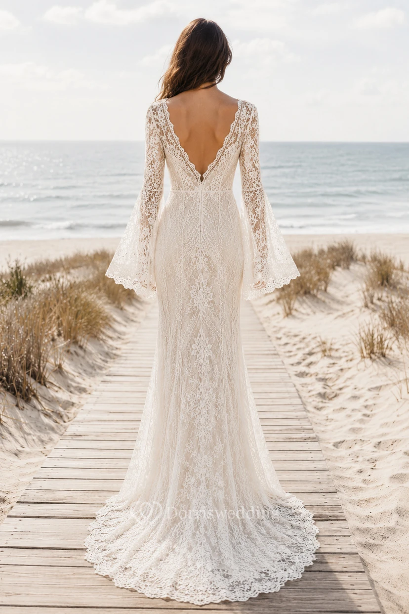 Robe de mariée bohème en dentelle à col en V et manches cloche view 2