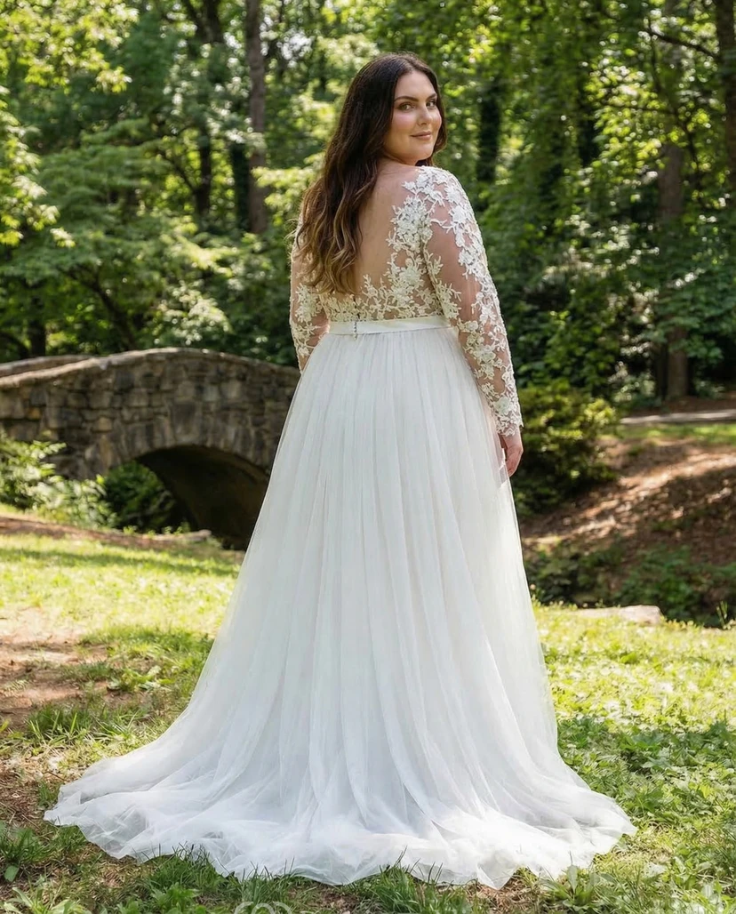 Plus Size Transparentes Brautkleid aus Spitze mit V-Ausschnitt view 2
