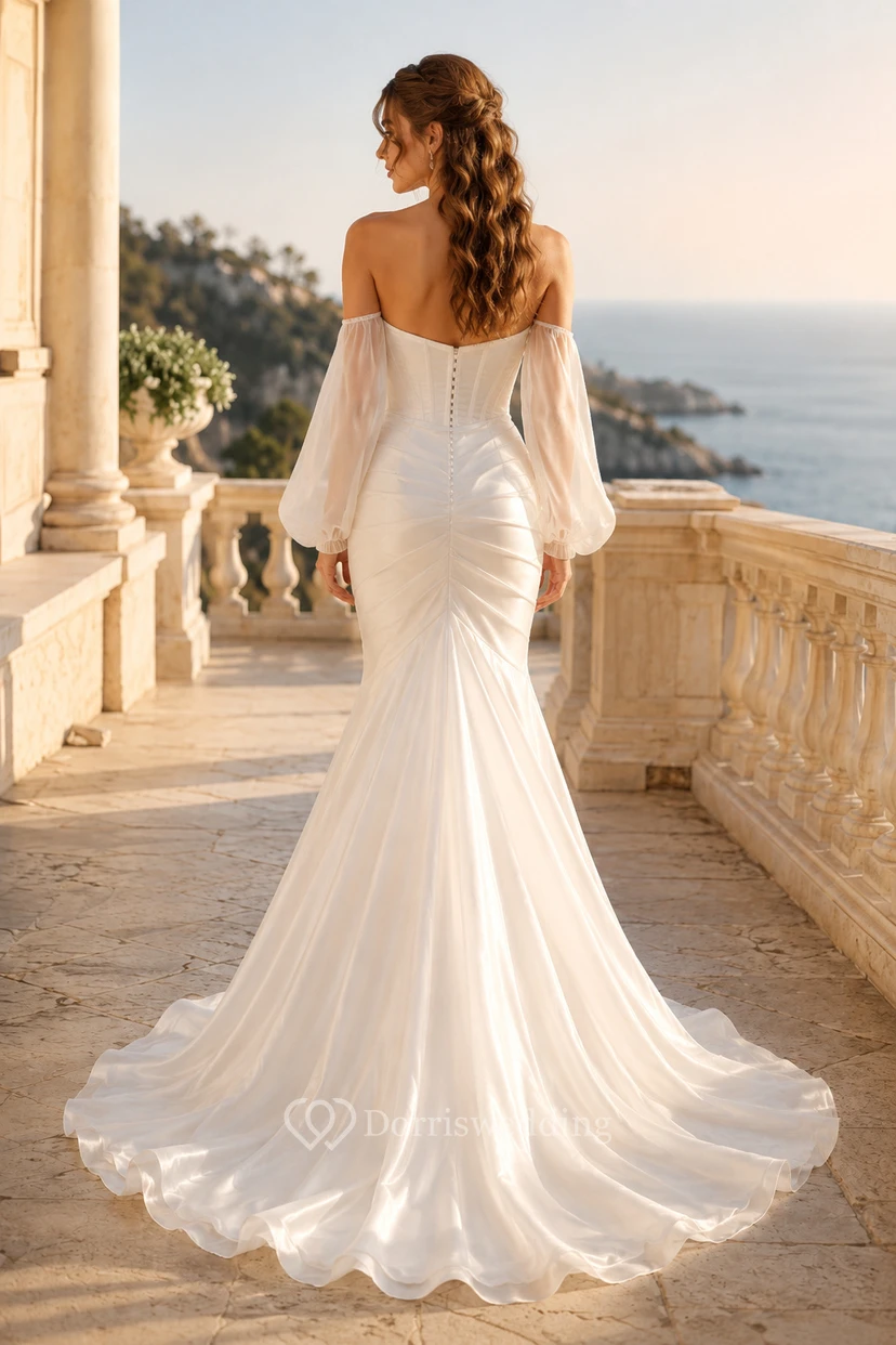 Vestido de novia de playa de organza satinada estilo sirena con hombros descubiertos, manga larga y cola larga. view 2
