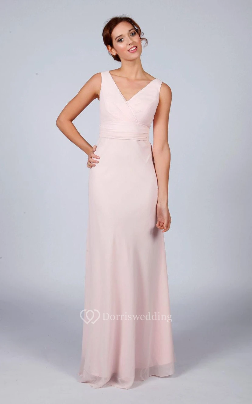 Vestido largo de gasa con escote en V y espalda en V, corte en A, color rosa empolvado.