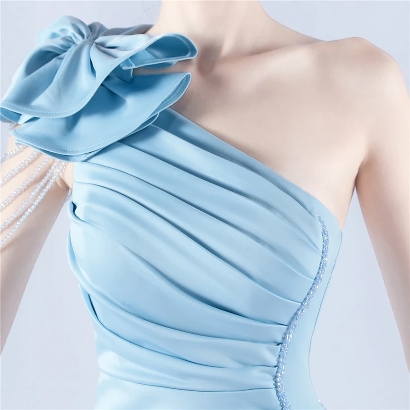 Vestido de noche de satén plisado con hombros descubiertos y escote alto, bordado a mano con cuentas y flores, para mujer. view 53