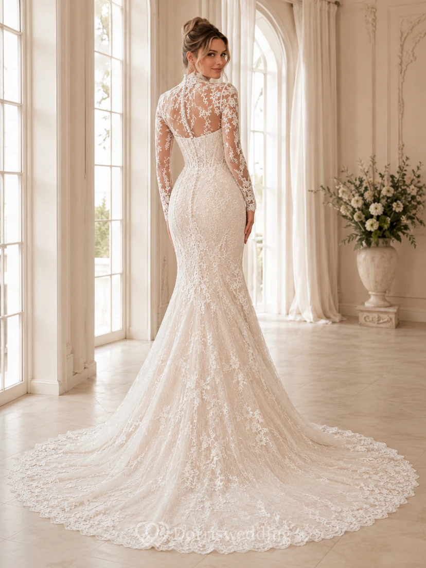 Robe de mariée sirène en dentelle florale à col montant et manches longues, avec traîne chapelle et col chapelle. view 2