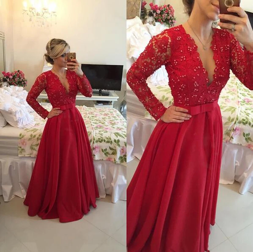 Robe de bal en mousseline rouge délicate et dentelle, ornée de perles et à manches longues. view 3