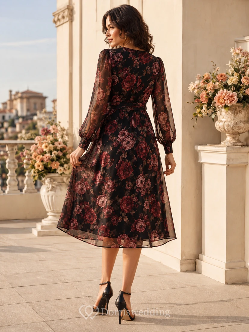 Robe d'invitée asymétrique en mousseline noire bordeaux à fleurs et col en V view 2