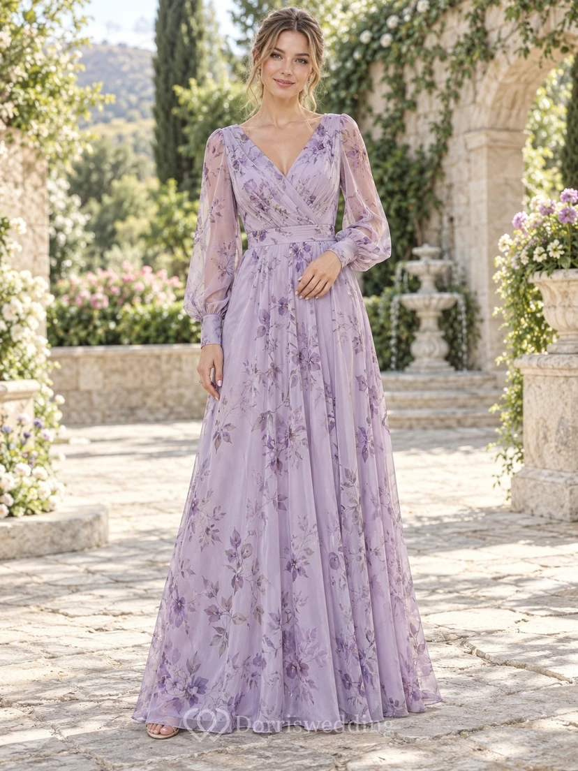 Vestido de dama de honor de gasa de corte A, largo hasta el suelo, con cuello en V y estampado floral lavanda.