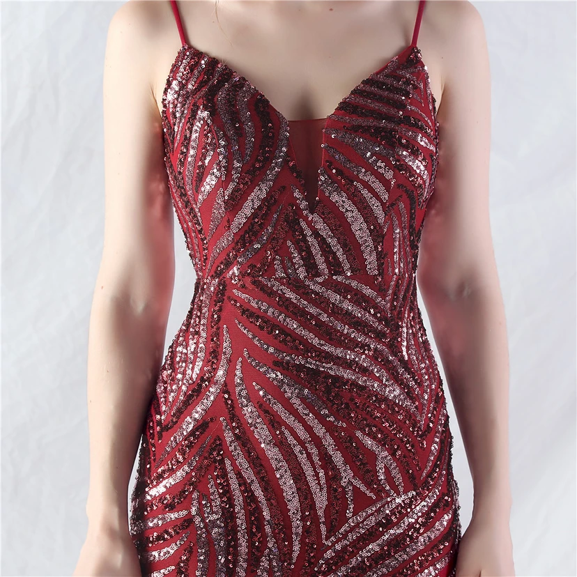 Paillettenbesetztes Abendkleid aus Netzstoff und Trägern view 62