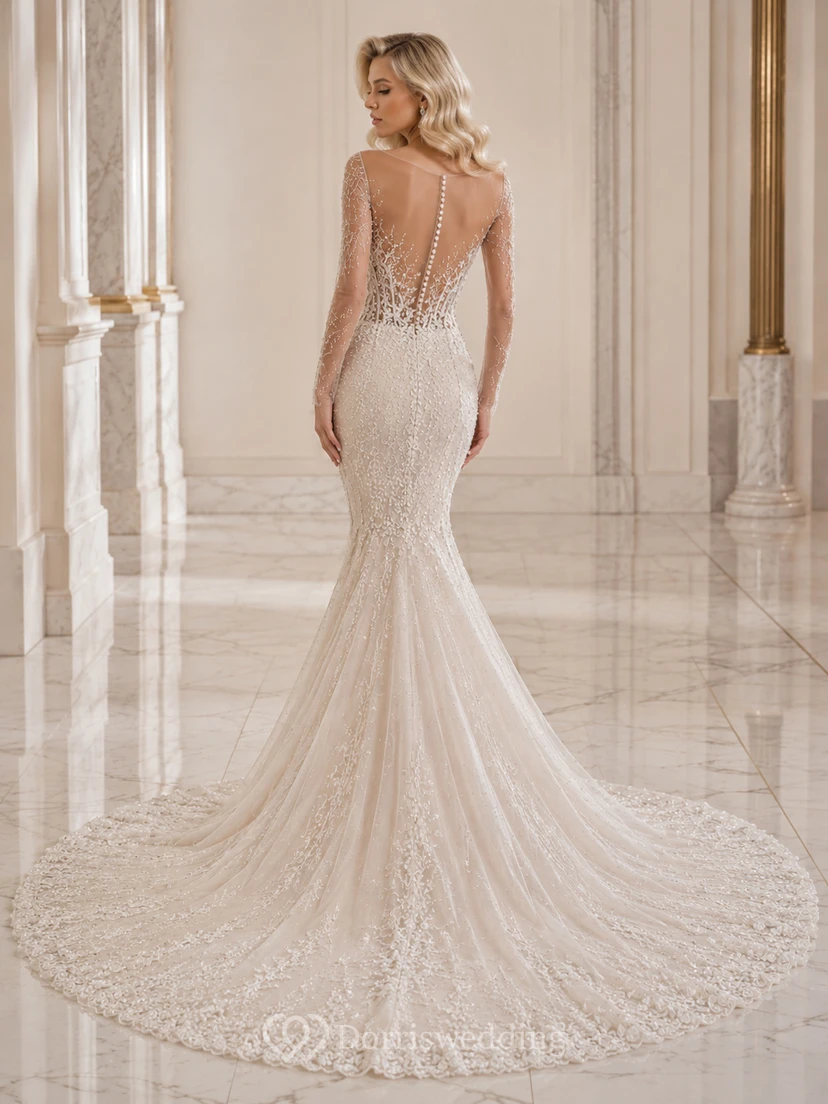 Robe de mariée sirène en dentelle perlée à manches longues illusion et décolleté en cœur view 2