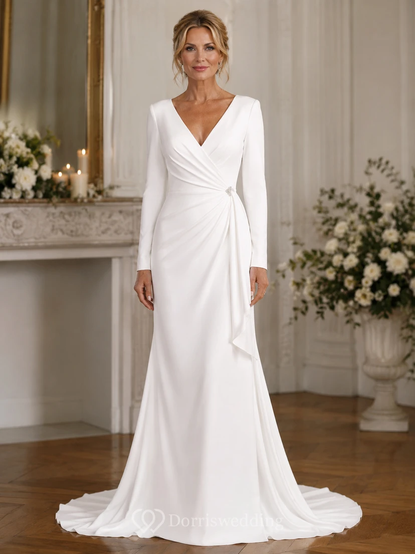 Vestido de novia de tubo drapeado con escote en V y manga larga para novias mayores