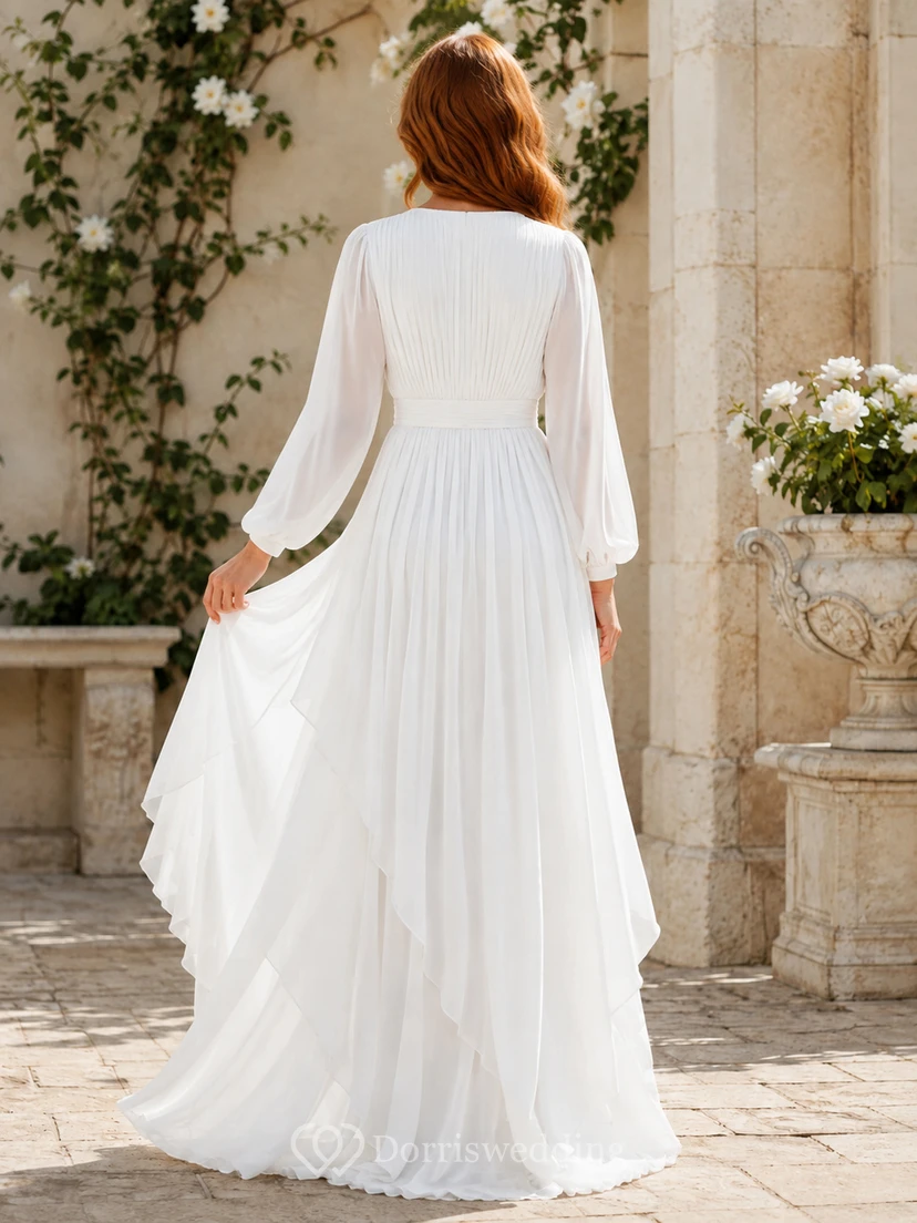 Robe de mariée bohème en mousseline drapée, col en V, manches bouffantes, coupe trapèze, style champêtre romantique view 2