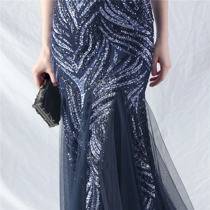 Paillettenbesetztes Abendkleid aus Netzstoff und Trägern view 9