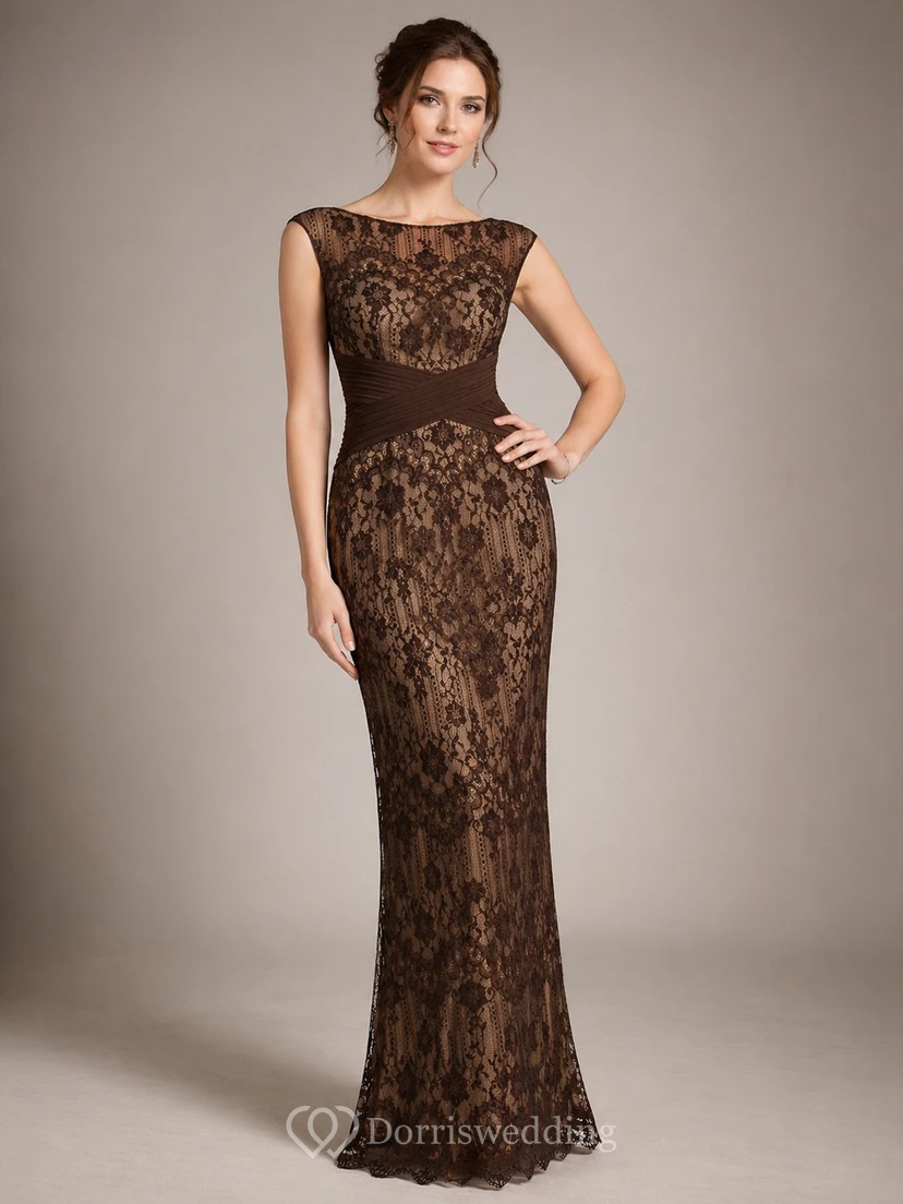 Robe fourreau longue en dentelle à manches courtes pour la mère de la mariée, ornée de fronces croisées view 5