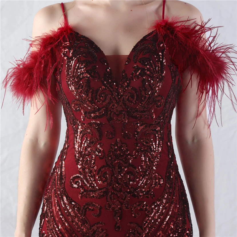 Robe de danse artisanale en filet rigide orné de plumes d'autruche, de perles et de fleurs, confectionnée en maille. view 28