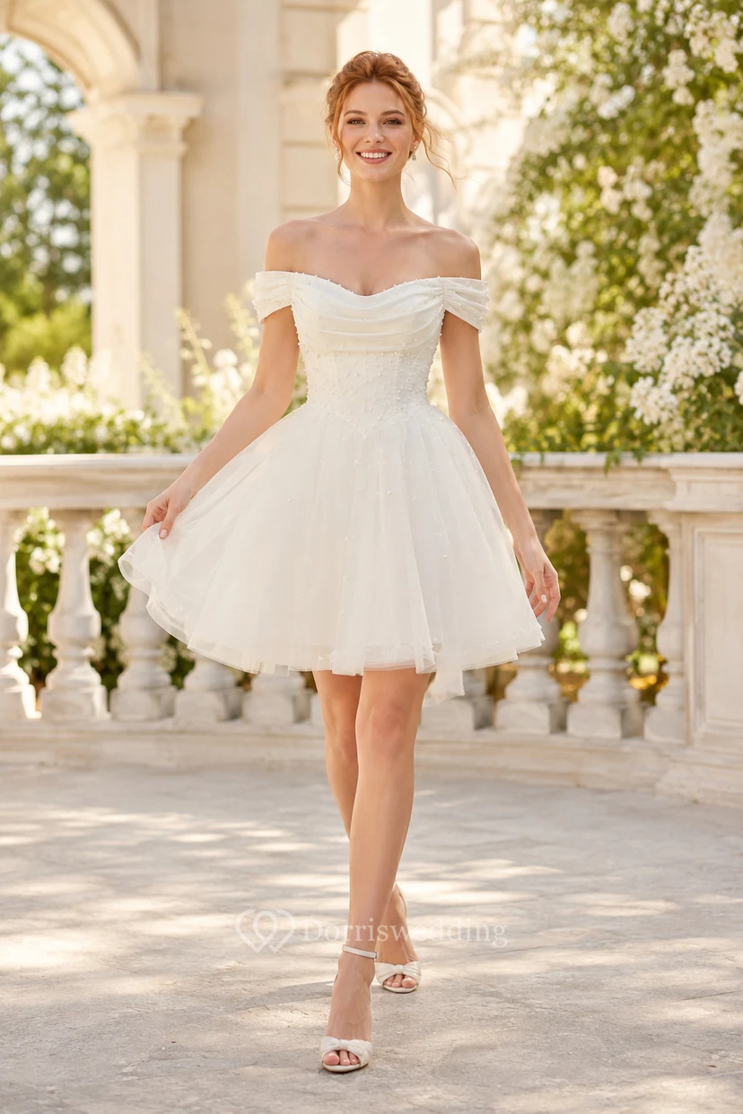 Robe de mariée mi-longue en satin à épaules dénudées et jupe ample