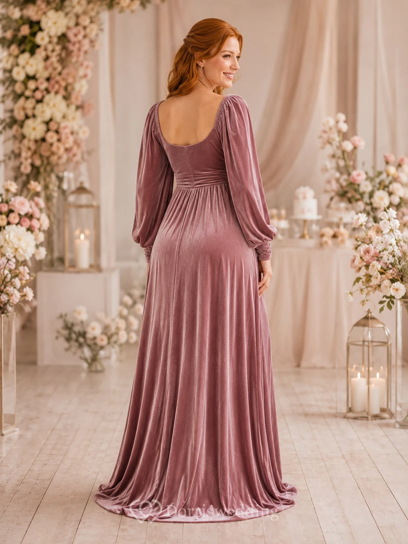 Robe d'hiver vintage de maternité mauve à manches bouffantes, décolleté cœur, en velours, coupe trapèze et traîne view 2