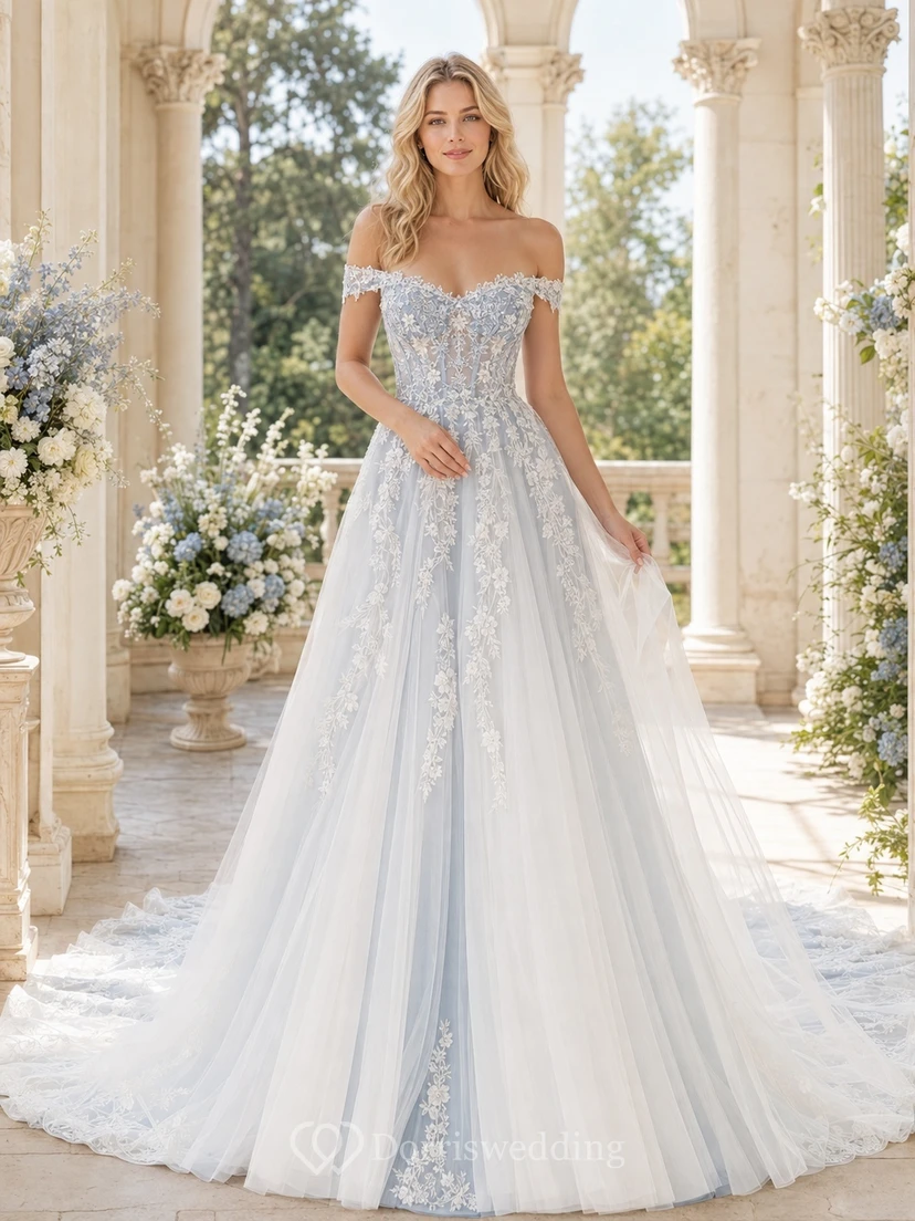 Himmelblaues, blühendes A-Linien-Brautkleid aus Spitze mit schulterfreiem Ausschnitt und kurzen Ärmeln – romantisches Brautkleid