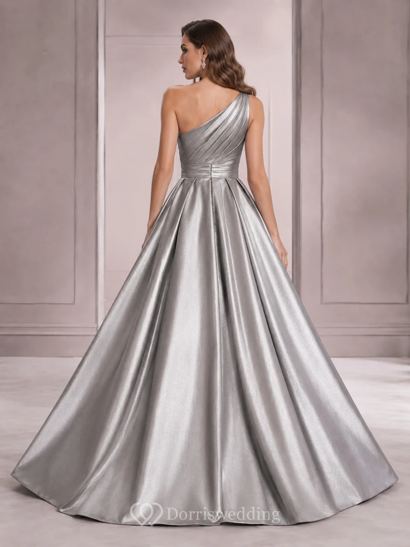 Mercury Bow Silbernes Ballkleid, bodenlang, schulterfrei, ärmellos, aus Metallic-Satin, modernes Abendkleid view 2